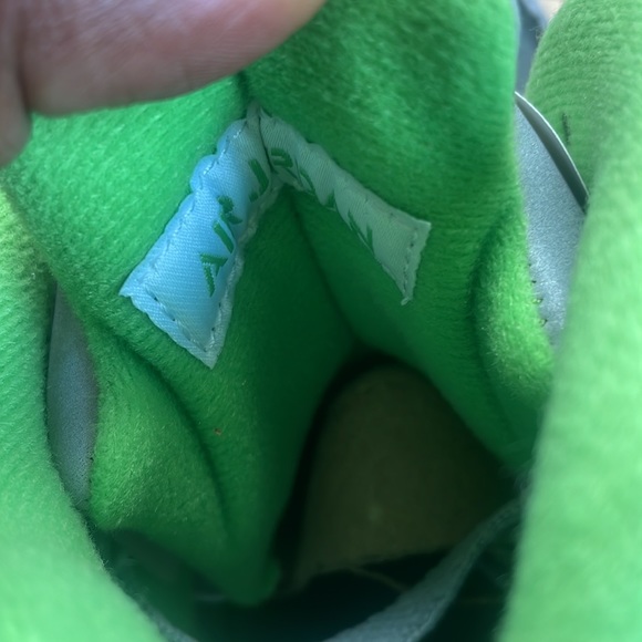 AUTHENTIC RARE KIDS JORDAN RETRO SILVER GREEN GREY SNEAKERS *NIB* SIZE 7Y - Picture 8 of 16